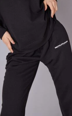 PRETTYLITTLETHING Black Print Cuffed Sweatpants Black -Prettylittlething 07b7369ede2b9919b028b01dfb838098dbf5bb2f cmv5005 4