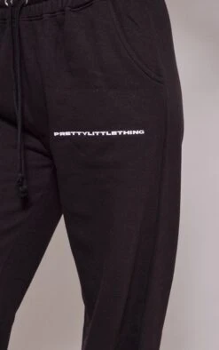 PRETTYLITTLETHING Black Logo Straight Leg Sweatpants Black -Prettylittlething 0be47814c3dd1d10947652e27ccc56f4d082f5a7 cng5259 4