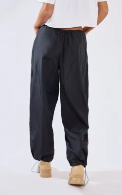 Prettylittlething Black Lightweight Parachute Toggle Cargo's Black -Prettylittlething 0e3ed21f556c5f354d59102f24f816bc535fcfa8 cnb4145 3