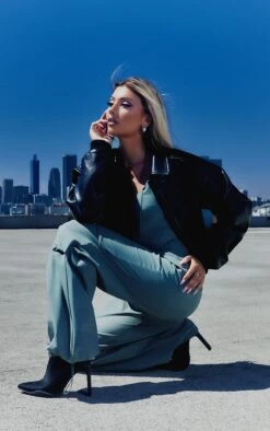 Prettylittlething Black Shoulder Padded Cropped Bomber Jacket Black -Prettylittlething 2d49bd29a92d27b6951fc820f6e5aeb826f2b796 cnf1348 3