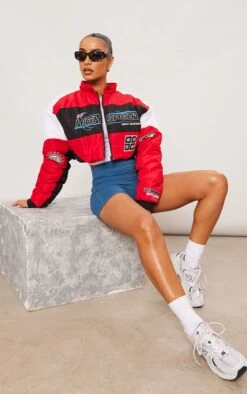 Prettylittlething Red Graphic Front Cropped Puffer Jacket Red -Prettylittlething 3a2fdca542c6b3172da98a44f225c7fce1f4d57e cng6107 3
