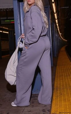 Prettylittlething Charcoal Seam Detail Straight Leg Sweatpants Charcoal -Prettylittlething 4683e07daaafe80f112728984487b42249d1223c cnf7113 3