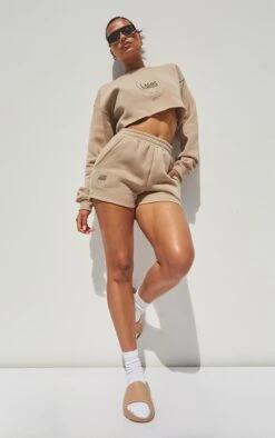 Prettylittlething Mocha LAGOS Printed Crop Sweatshirt Mocha -Prettylittlething 6a821e85dbbb480c5d2f7bf6057f5e11ec598488 cms9964 3