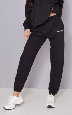 PRETTYLITTLETHING Black Print Cuffed Sweatpants Black -Prettylittlething 6c6713d2eea9fe5e240d9e1766c3a7a1f94de13f cmv5005 2