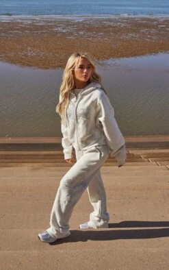 Prettylittlething White Diamante Hot Fix Zip Through Hoodie White -Prettylittlething 7398b3a42689514ceac64cd208b84aeaa356bb4f cnh1770 3