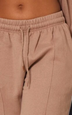 Prettylittlething Mocha Seam Detail Straight Leg Sweatpant Mocha -Prettylittlething 74b619aa7a9c579b2c9d03647740c4103d6aebf1 cna3867 4