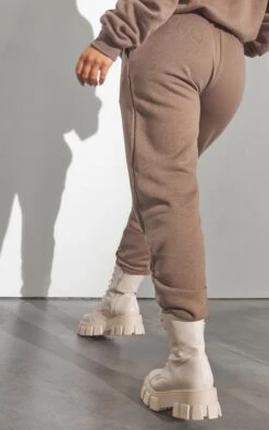 RENEW PRETTYLITTLETHING Chocolate Brown Oversized Fit Cuffed Jog Chocolate -Prettylittlething 8beea91bc14ffb0efbbf49827bbd0ab156b991d8 CMT5975 3