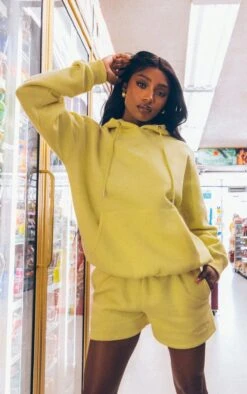 Prettylittlething Lemon Graphic Sweat Shorts Lemon -Prettylittlething 9627c7268d514cb7d9b97d0d8a668b66ecc356b9 cnf2764 4