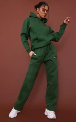 PRETTYLITTLETHING Forest Green Logo Badge Detail Oversized Hoodie Forest Green -Prettylittlething 998d10377207f3b7a093f116d35425e92f377eb7 cmv1199 3