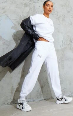 White Prettylittlething Logo Graphic Print Sweatpants White