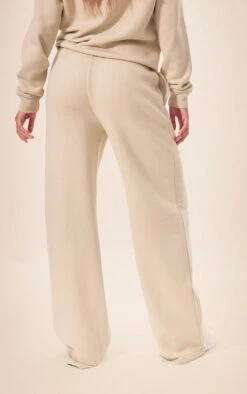 Prettylittlething Pebble Seam Detail Straight Leg Sweatpants Pebble -Prettylittlething af2dd8d2eceb6f18b4e337766d87d82220a66786 cnf8452 3