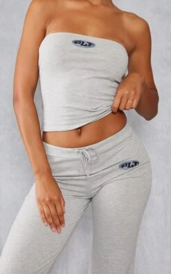 PRETTYLITTLETHING Ash Grey Badge Low Rise Straight Leg Pants Ash Grey -Prettylittlething b6e5ad85673204af2f9efc783d6a34d7db1d958d cnf2730 4