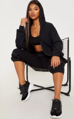 Prettylittlething Black Oversized Zip Up Plain Front Hoodie Black -Prettylittlething bd1b4127e2fea68b9c031e7b53cff448d35afe22 CMS6342 3