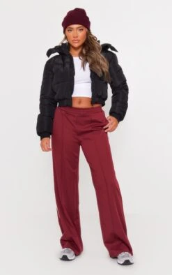 Prettylittlething Black Oversized Cropped Hooded Puffer Coat Black -Prettylittlething d2a9e1f1e34fde6285ea6d06e2f2afba1c72e4a5 cng9772 1