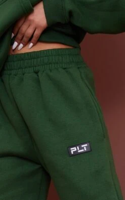 PRETTYLITTLETHING Forest Green Logo Badge Detail Straight Leg Sweatpants Forest Green 8 PRETTYLITTLETHING Forest Green Logo Badge Detail Straight Leg Sweatpants Forest Green -Prettylittlething e041e66811556d139ea44e0137ff1f5f32dc2837 cmv1200 4