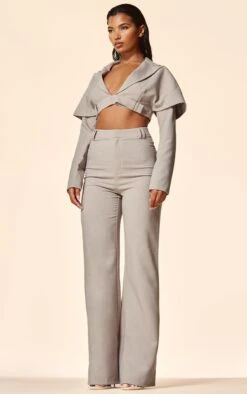 Prettylittlething PLT Label Light Grey Sleeve Detail Cropped Blazer Light Grey -Prettylittlething e07bfd2fa76a1d5cbe0f7be906ffcd1fbd1e55b3 cng1001 3