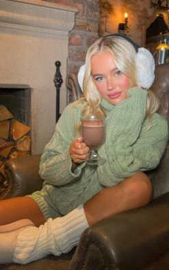 Prettylittlething Cream Oversized Fluffy Ear Muffs Cream