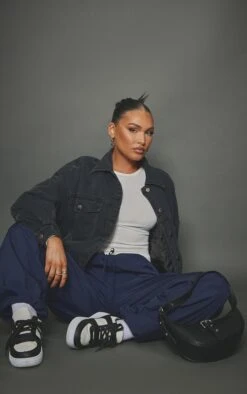 Prettylittlething Washed Black Oversized Elasticated Hem Quilted Denim Jacket Washed Black -Prettylittlething e94057b974bbe595eca909b407b99b0149ce0005 cnb6903 3